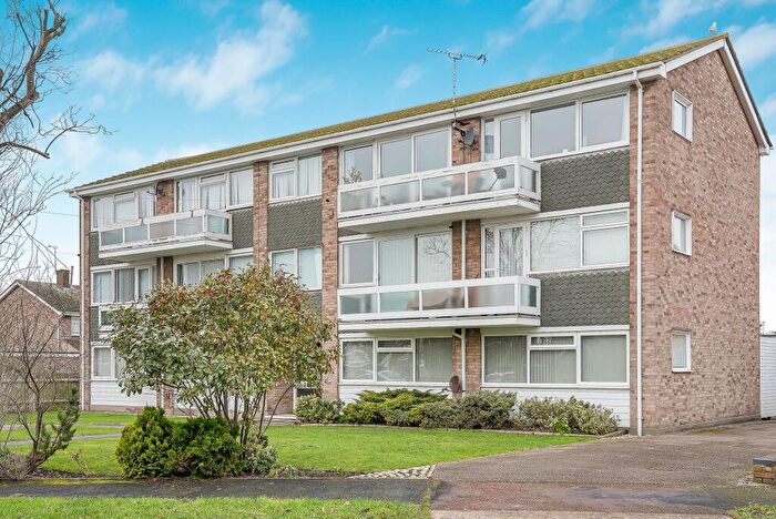 2 Bedroom Flat For Sale In Dungannon Chase, Thorpe Bay, SS1