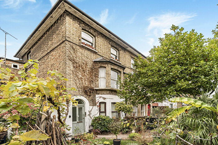 1 Bedroom Flat For Sale In B Finsbury Road, N22