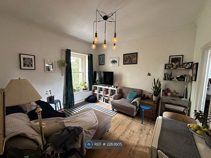 2 Bedroom Flat To Rent In Bank Chambers, London, N8