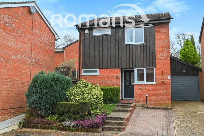 3 Bedroom Detached House To Rent In Gainsborough, North Lake, RG12
