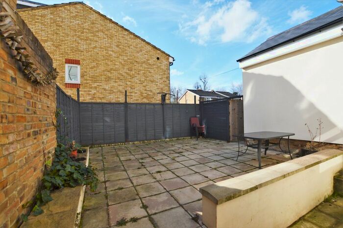 2 Bedroom Flat To Rent In Parkside Close, London, SE20