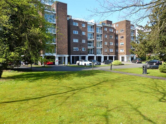 2 Bedroom Apartment To Rent In Holders Hill Road, Hendon, NW4