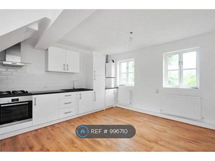 2 Bedroom Flat To Rent In Demesne Road, Wallington, SM6