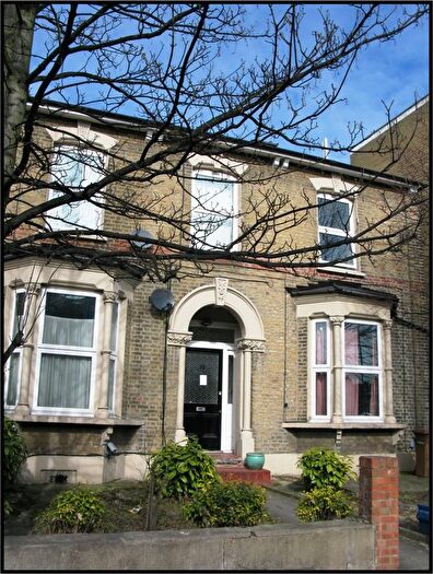 2 Bedroom Flat To Rent In Lordship Park, London, N16