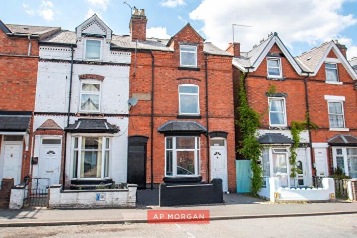 4 Bedroom End Of Terrace House For Sale In Mount Pleasant, Redditch, Worcestershire, B97