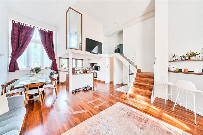 3 Bedroom Flat For Sale In Old Kent Road, London, SE1