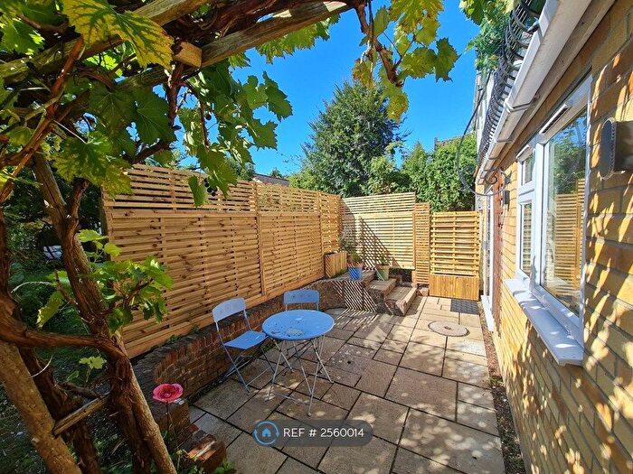 1 Bedroom Flat To Rent In Talbot Avenue, High Wycombe, HP13