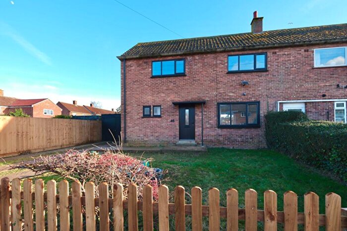 3 Bedroom End Of Terrace House For Sale In Coxons Close, Huntingdon, PE29