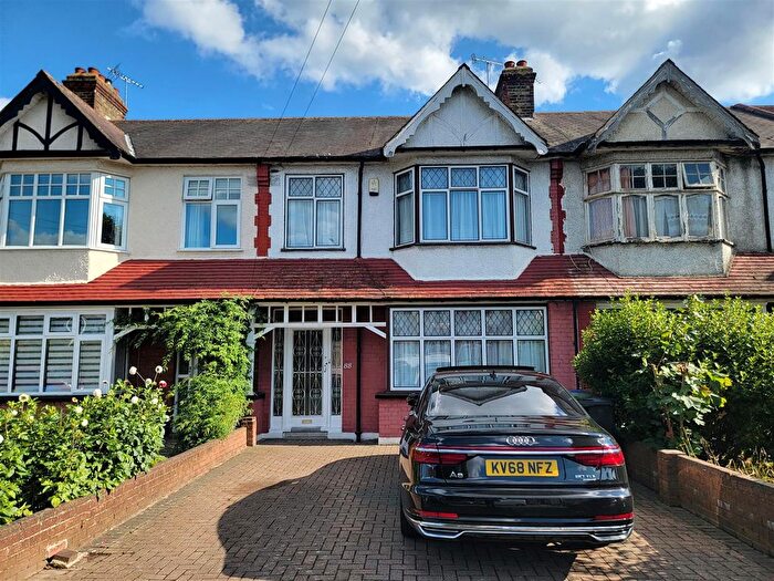 3 Bedroom Terraced House To Rent In Firs Lane, Winchmore Hill, N21