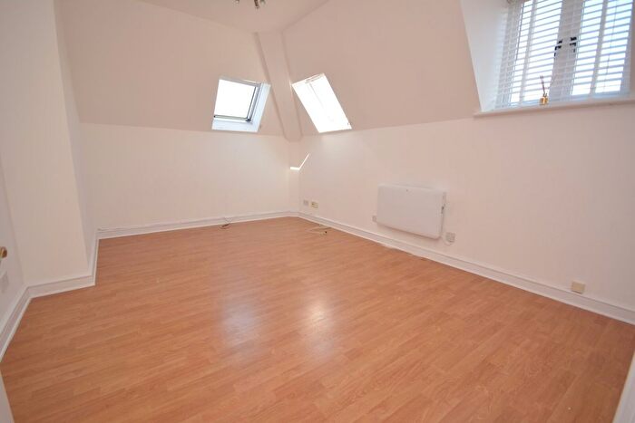 1 Bedroom Flat To Rent In Melba Court, Writtle, CM1