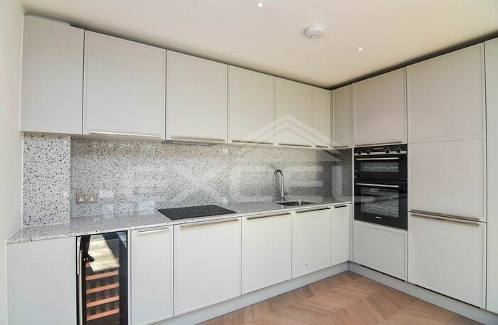 2 Bedroom Apartment To Rent In Nether Street, London, N3