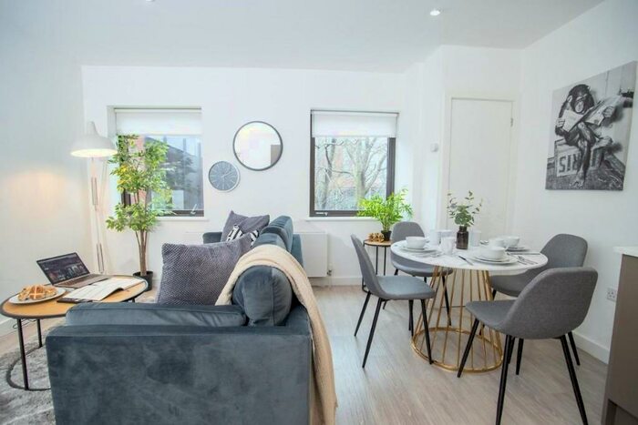 2 Bedroom Apartment To Rent In Southernhay Gardens, Exeter, Devon, EX1