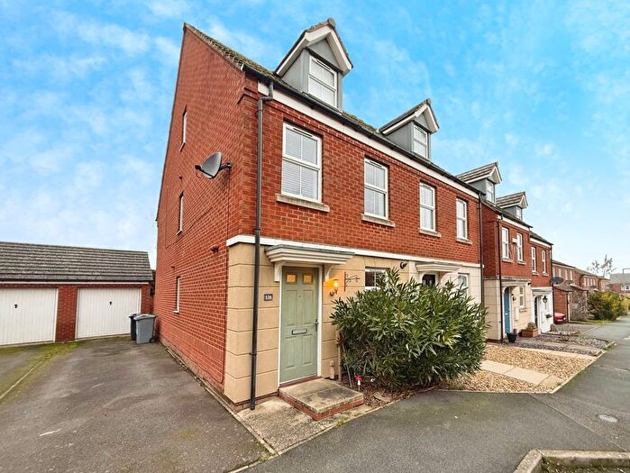 3 Bedroom Semi Detached House For Sale In Kedleston Road, Grantham, NG31