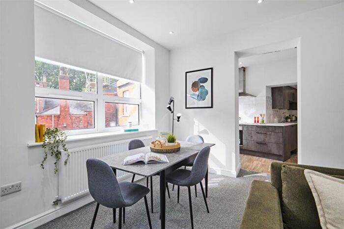 5 Bedroom Apartment To Rent In Bank Street - Five Bedroom En Suite Student Apartment - /, LN2