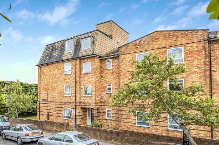 3 Bedroom Flat To Rent In Daytone House, A Crescent Road, Wimbledon, London, SW20