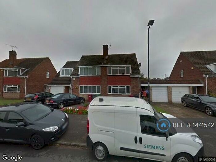 3 Bedroom Semi-Detached House To Rent In Thames Road, Slough, SL3