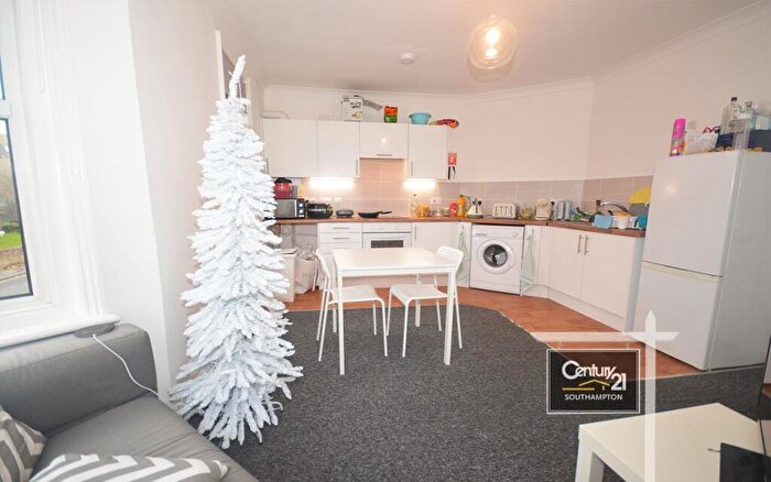 2 Bedroom Flat To Rent In |Ref: |, Portswood Road, Southampton, SO17