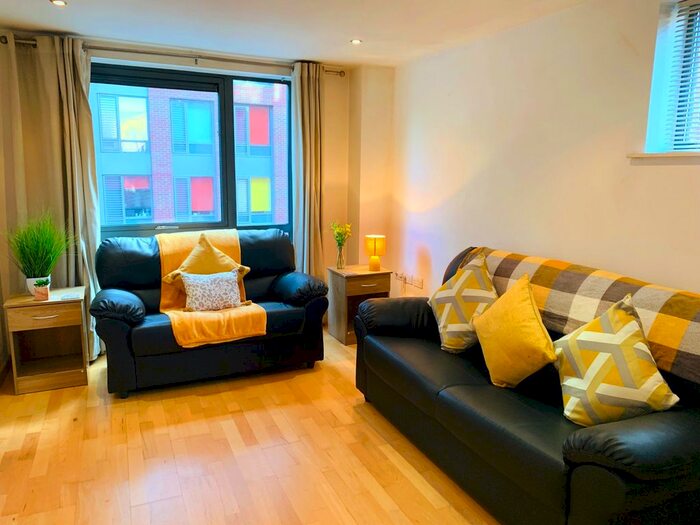 2 Bedroom Flat To Rent In Oldham Street, Liverpool, Merseyside, L1