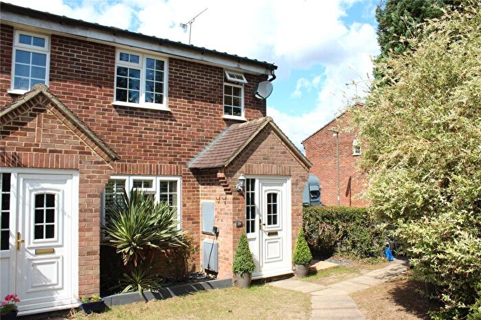 3 Bedroom End Of Terrace House For Sale In Field End, Farnham, Surrey, GU9