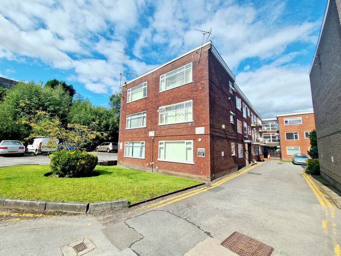 2 Bedroom Flat To Rent In Dovehouse Close, Whitefield, Manchester, M45