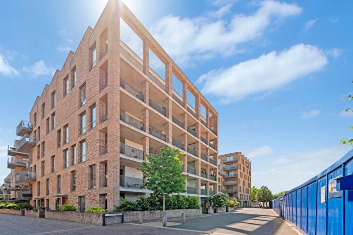 2 Bedroom Flat For Sale In Isambard Court, Paddlers Avenue, TW8