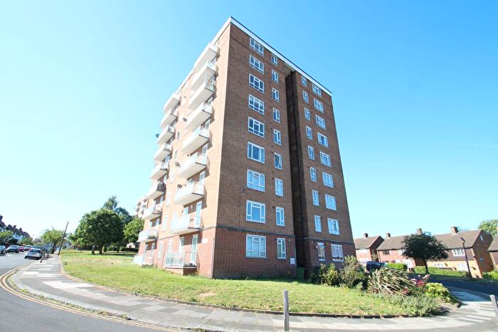 2 Bedroom Flat To Rent In Strongbow Crescent, Eltham, SE9