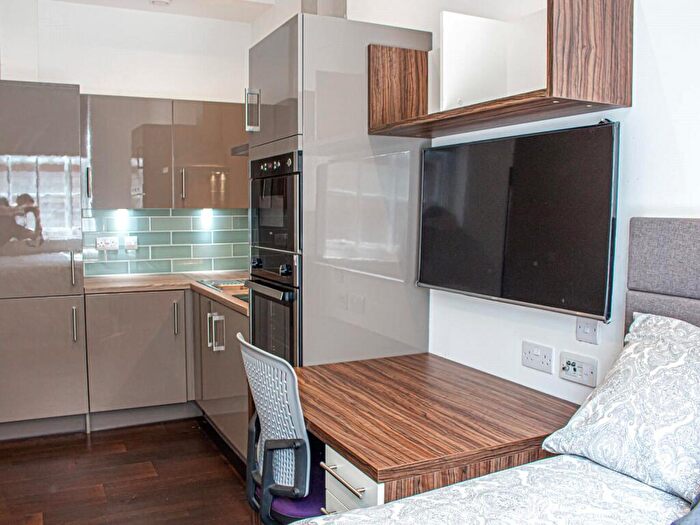 Apartment To Rent In Apt, Park Square Residence #, LS1