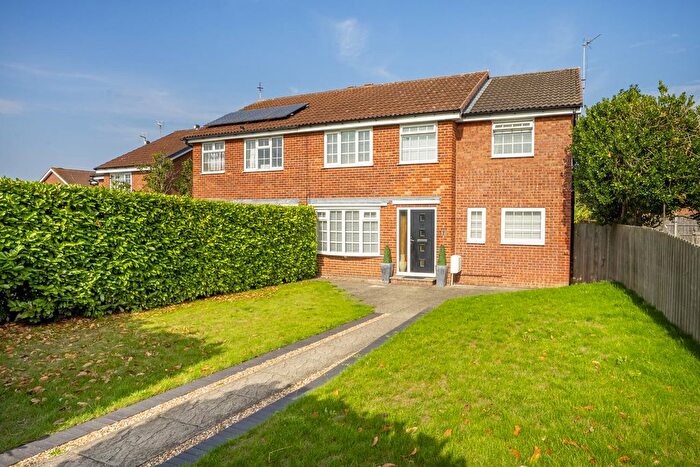 5 Bedroom Semi-Detached House For Sale In York Road, Strensall, York, YO32
