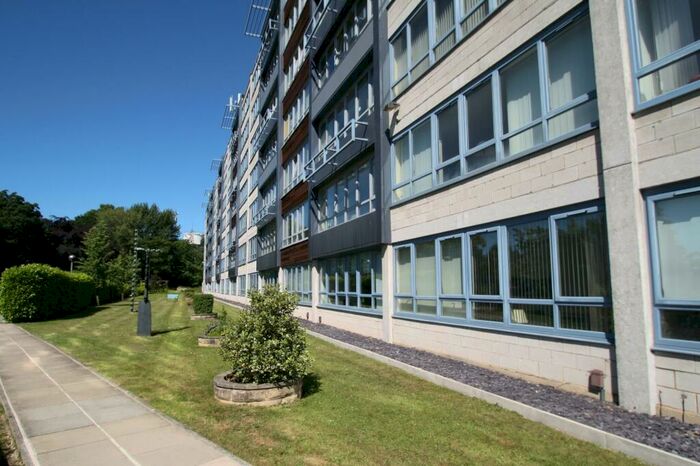 2 Bedroom Flat To Rent In Ingledew Court, Leeds, West Yorkshire, Uk, LS17