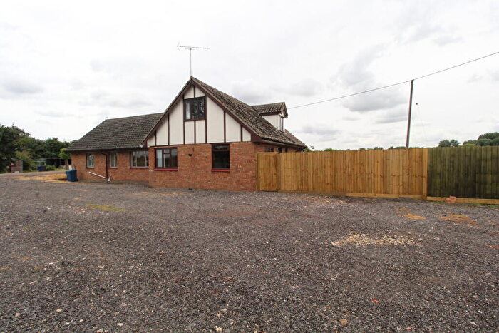 3 Bedroom Semi-Detached House To Rent In Fen Farm, West Row Fen, IP28