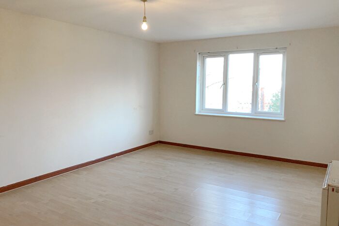 2 Bedroom Flat To Rent In Devonshire Road, Oxton, CH43