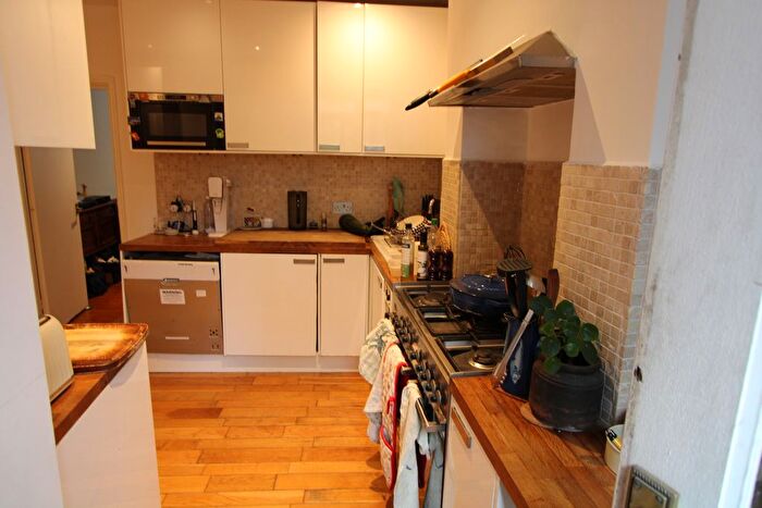 2 Bedroom Flat To Rent In Camberwell, SE5
