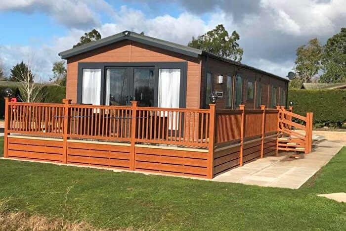 2 Bedroom Mobile/park Home For Sale In Back Road, Newton On Derwent, York, YO41