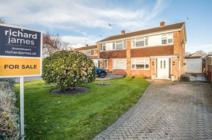 3 Bedroom Semi-Detached House For Sale In Brind Close, Covingham, Swindon, SN3