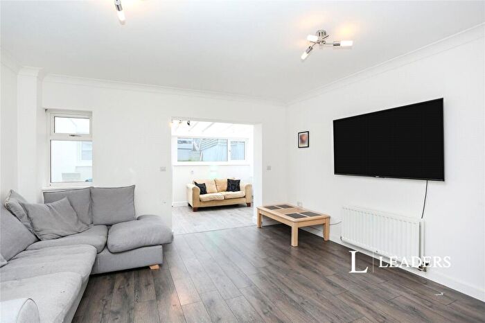 4 Bedroom Semi Detached House To Rent In Cygnet Close, Orpington, BR5