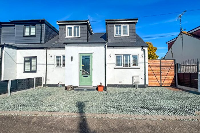 4 Bedroom Chalet For Sale In Leicester Avenue, Rochford, SS4