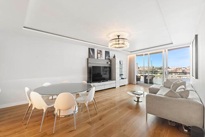 2 Bedroom Flat For Sale In Hester Road, London, SW11