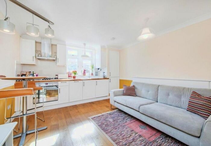 2 Bedroom Flat To Rent In Orsett Terrace, London, W2