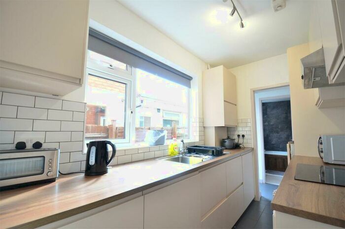 3 Bedroom End Of Terrace House To Rent In Westminster Rd, Selly Oak. Mins To University Of Birmingham, B29