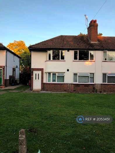 2 Bedroom Maisonette To Rent In Broadoak Court, Slough, SL2