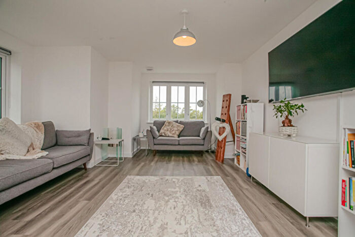 2 Bedroom Apartment For Sale In Franklin Gardens, Didcot, OX11