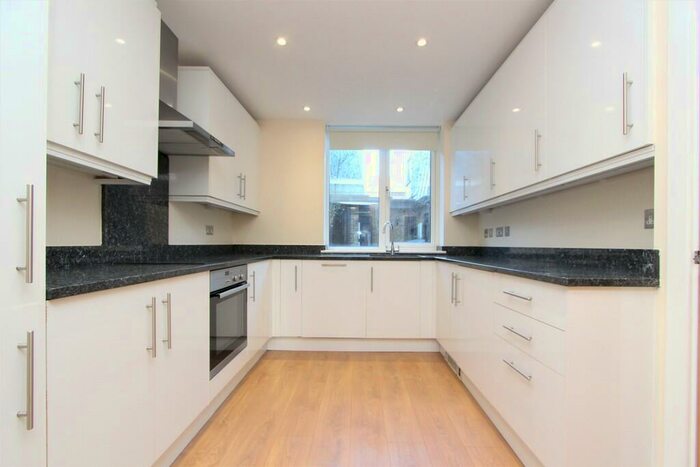 2 Bedroom Apartment To Rent In Fortis Green, East Finchley, N2