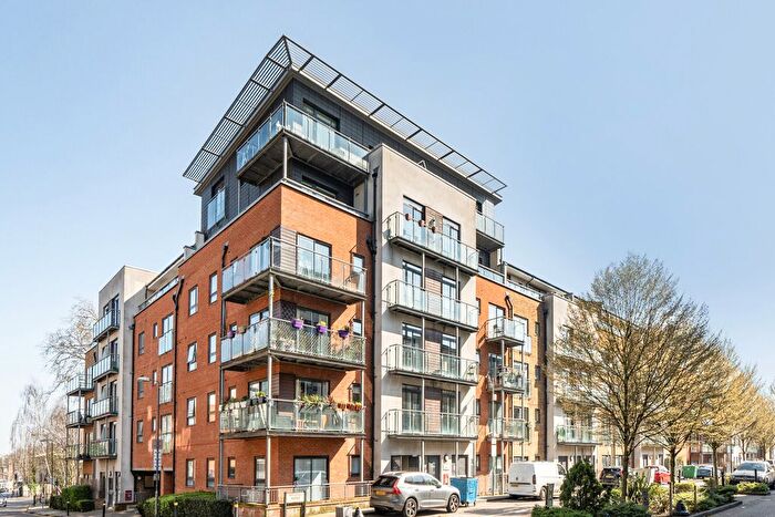 2 Bedroom Flat For Sale In Desvignes Drive, Hither Green, London, SE13