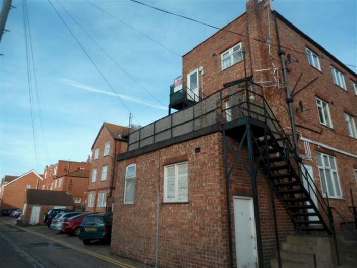 2 Bedroom Flat To Rent In South Parade, Skegness, Lincolnshire, PE25