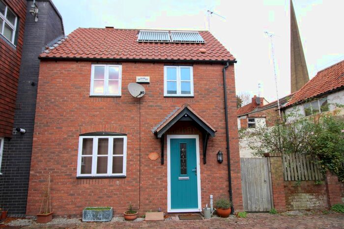 3 Bedroom Semi-Detached House To Rent In Priory Court, Bridgwater, TA6