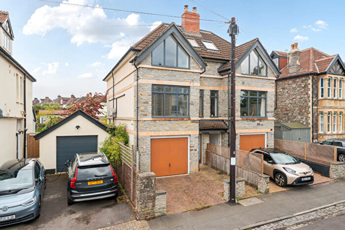 3 Bedroom Semi Detached House For Sale In Holmes Grove, Bristol, BS9