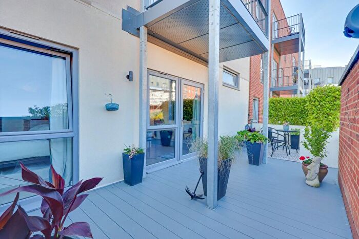 2 Bedroom Apartment For Sale In John Thornycroft Road, Woolston, SO19
