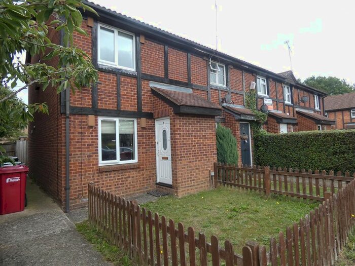 3 Bedroom End Of Terrace House To Rent In Amerden Way, Cippenham, Slough SL1