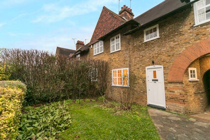 2 Bedroom Flat To Rent In Asmuns Place, Hampstead Garden Suburb, NW1