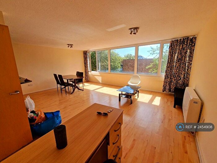 2 Bedroom Flat To Rent In High Kingsdown, Bristol, BS2